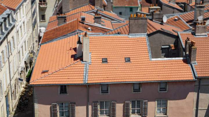 Nettoyage et contrôle pour toit préservé